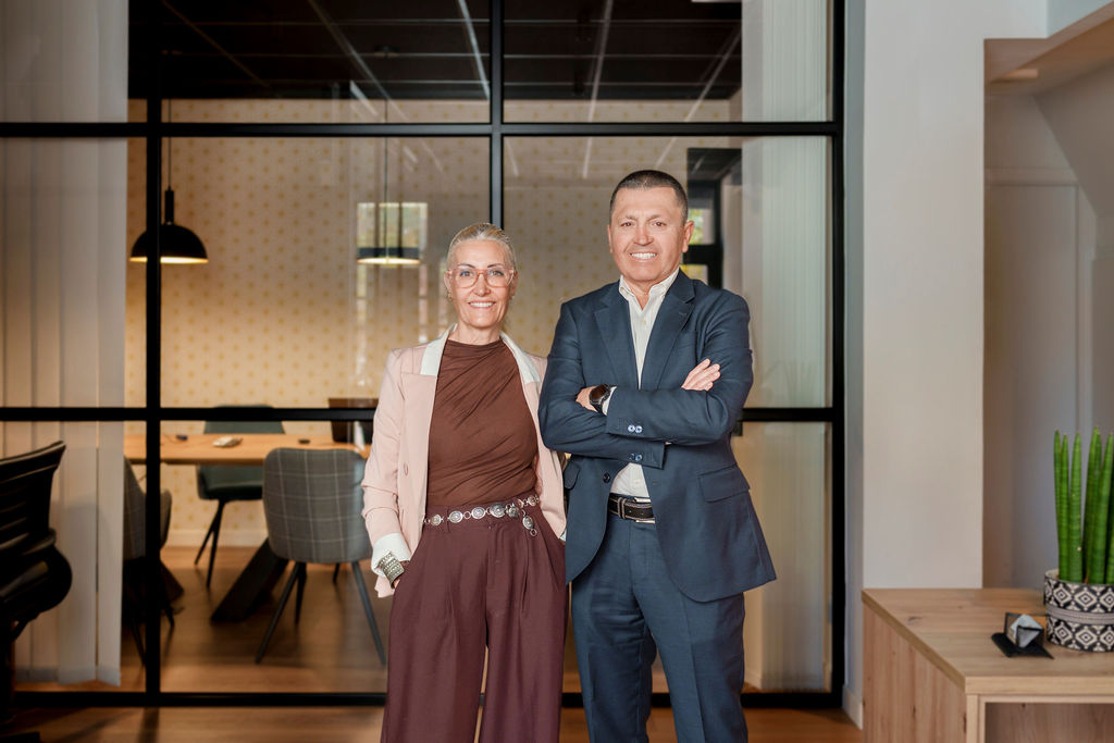 Los fundadores de Banker & House en su oficina de Cerdanyola